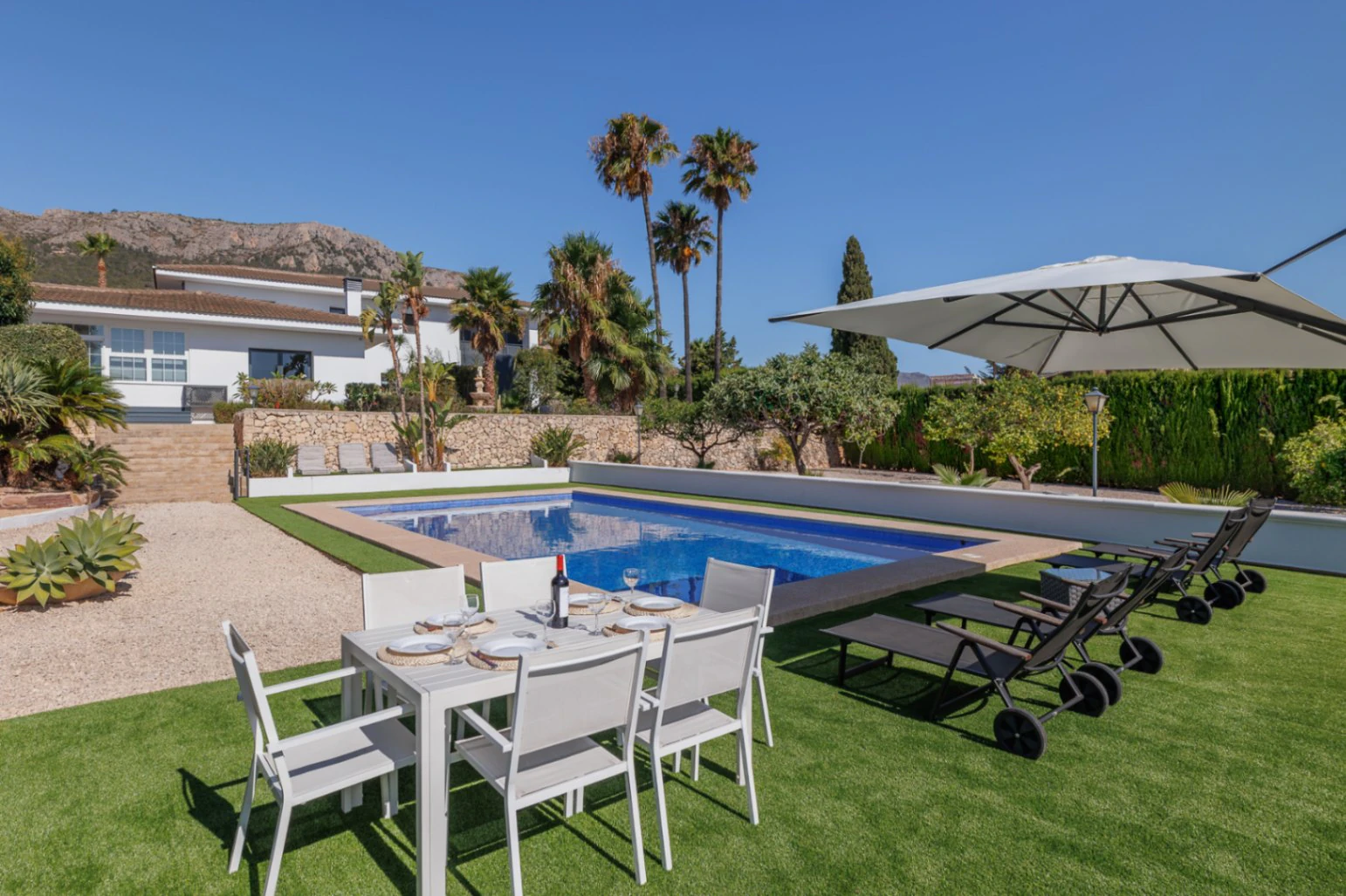 C415 - Villa moderna con vistas panorámicas de Ifach y sierra de Olta