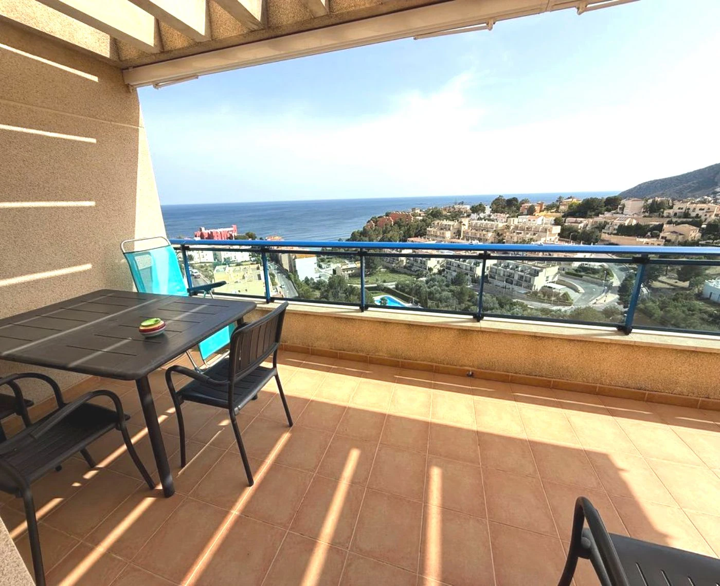 Ático Dúplex de Ensueño en Calpe: Un Balcón Privado al Mediterráneo