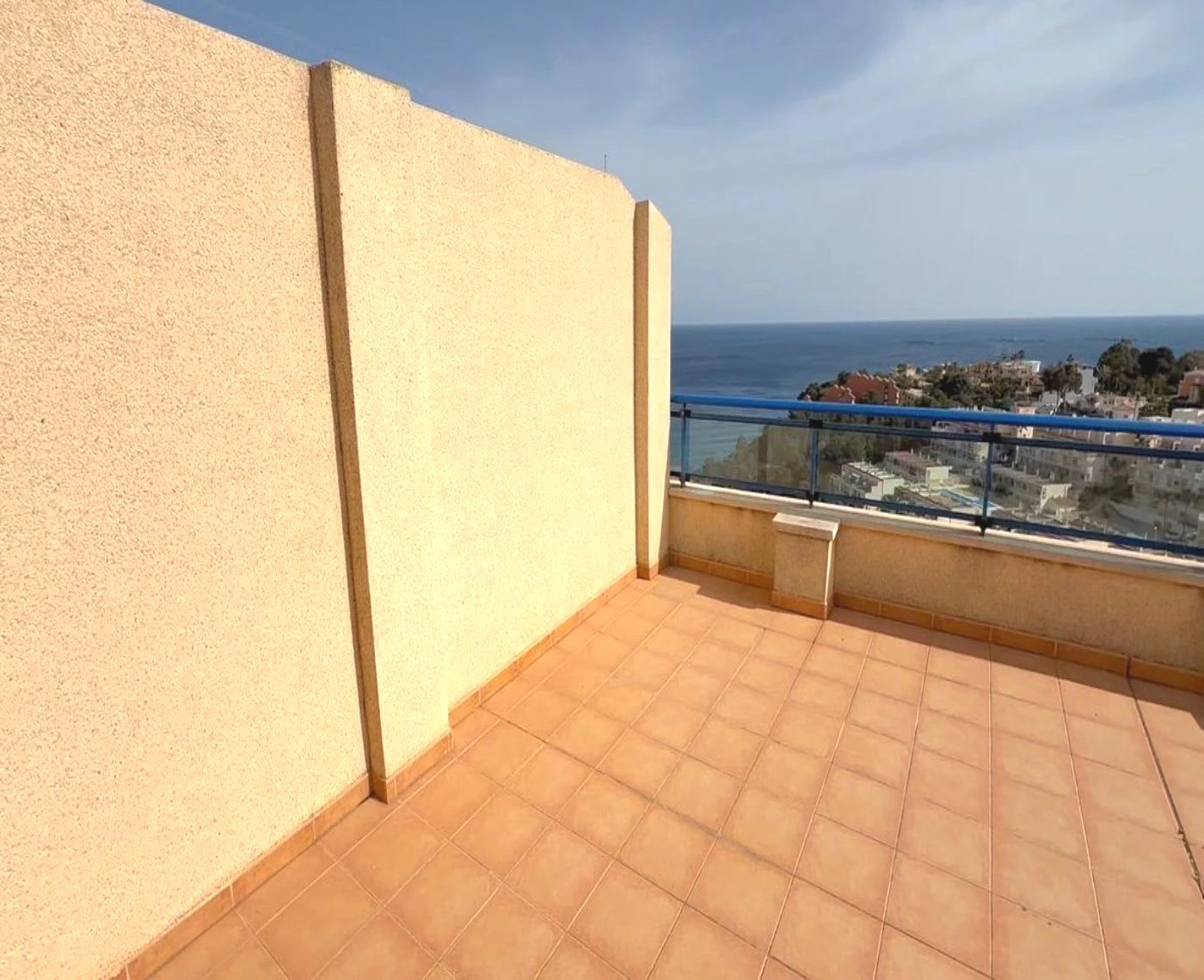 Ático Dúplex de Ensueño en Calpe: Un Balcón Privado al Mediterráneo