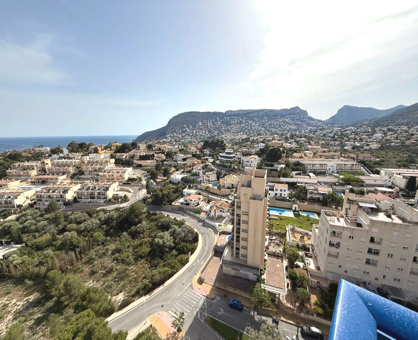 Ático Dúplex de Ensueño en Calpe: Un Balcón Privado al Mediterráneo