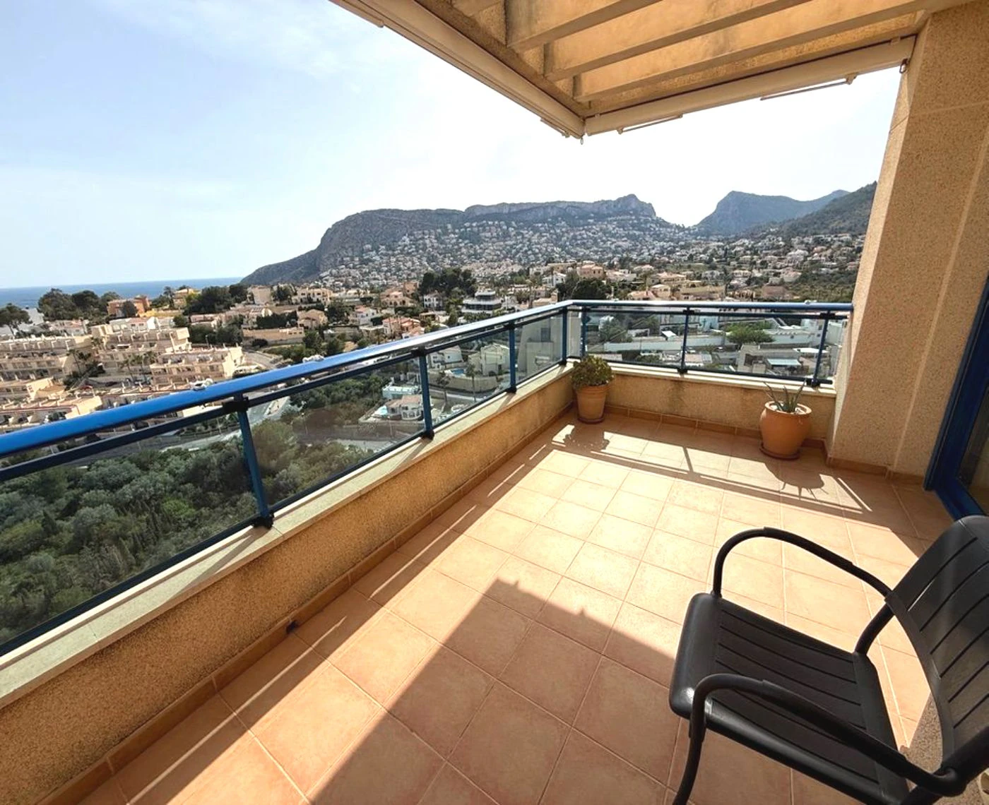 Ático Dúplex de Ensueño en Calpe: Un Balcón Privado al Mediterráneo