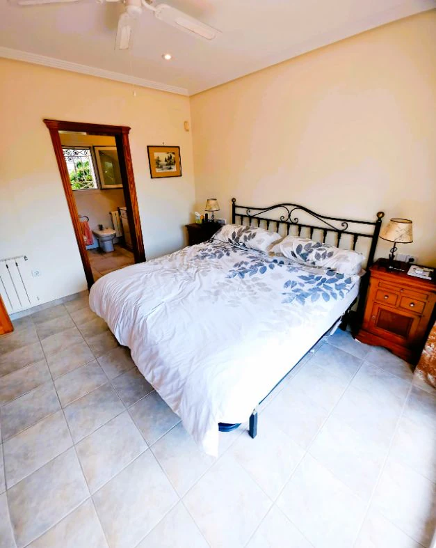 C424C - Encantadora propiedad en zona exclusiva de Moraira, cerca del Portet, con piscina, jardín y tres dormitorios