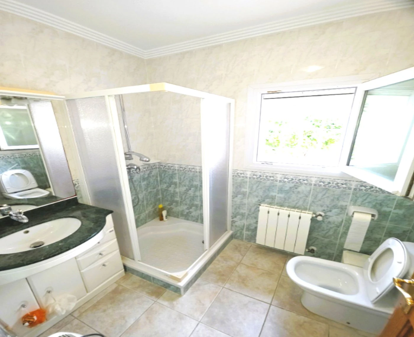 C424C - Encantadora propiedad en zona exclusiva de Moraira, cerca del Portet, con piscina, jardín y tres dormitorios