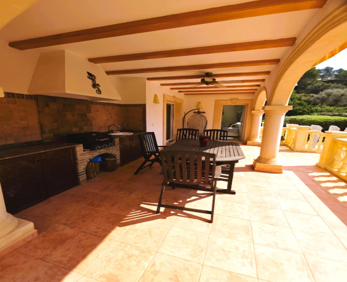 C424C - Encantadora propiedad en zona exclusiva de Moraira, cerca del Portet, con piscina, jardín y tres dormitorios