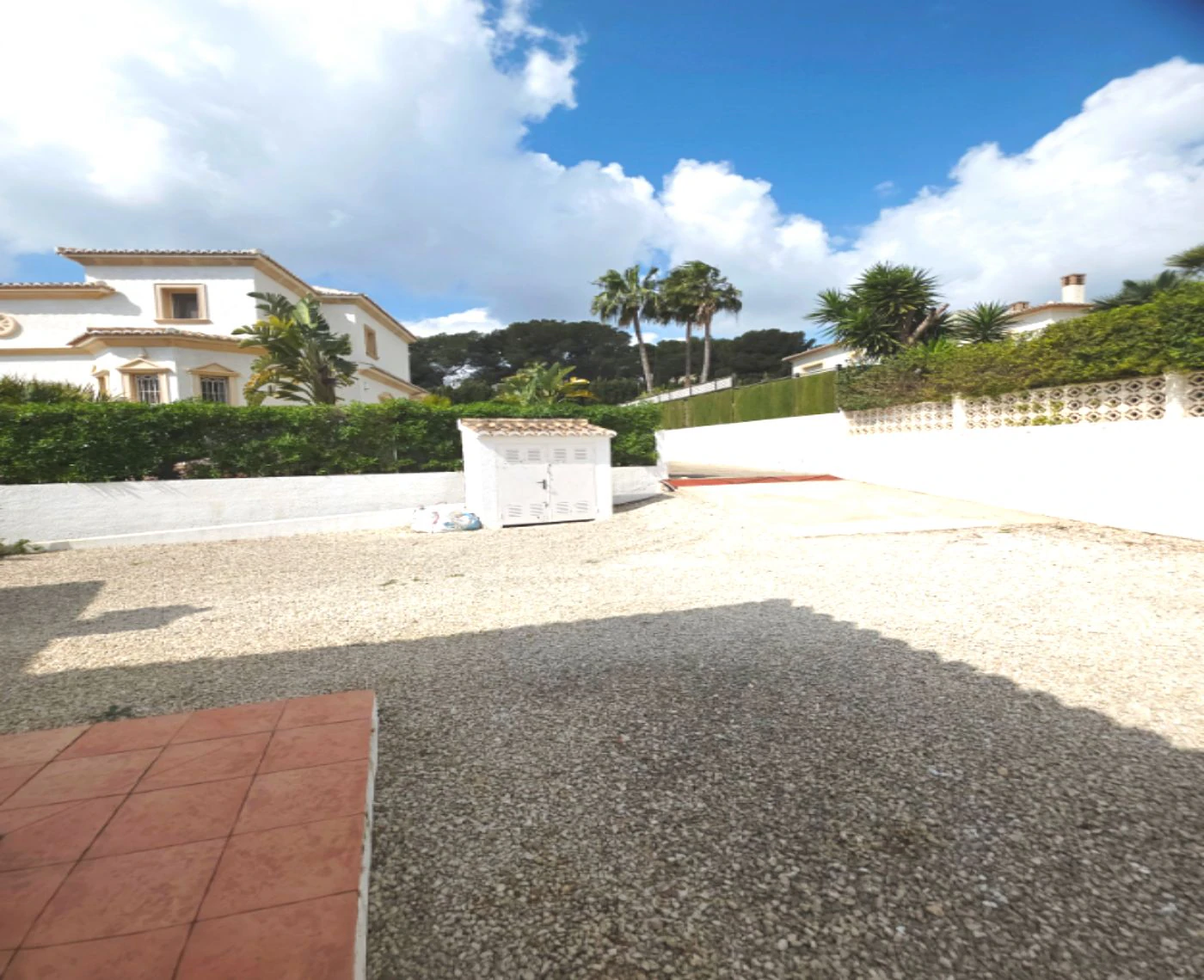 C424C - Encantadora propiedad en zona exclusiva de Moraira, cerca del Portet, con piscina, jardín y tres dormitorios