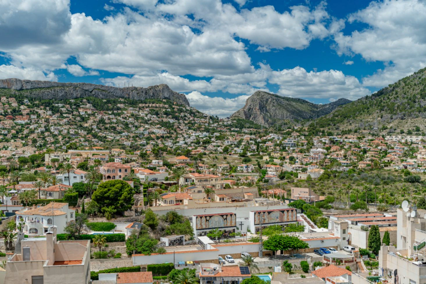 Ático Dúplex de Ensueño en Calpe: Un Balcón Privado al Mediterráneo