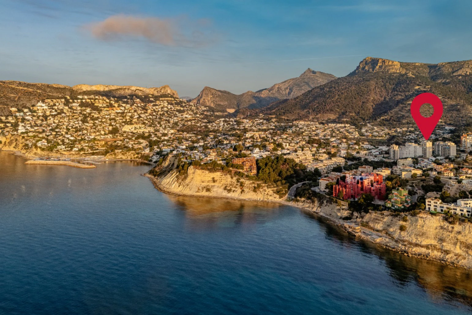 Ático Dúplex de Ensueño en Calpe: Un Balcón Privado al Mediterráneo