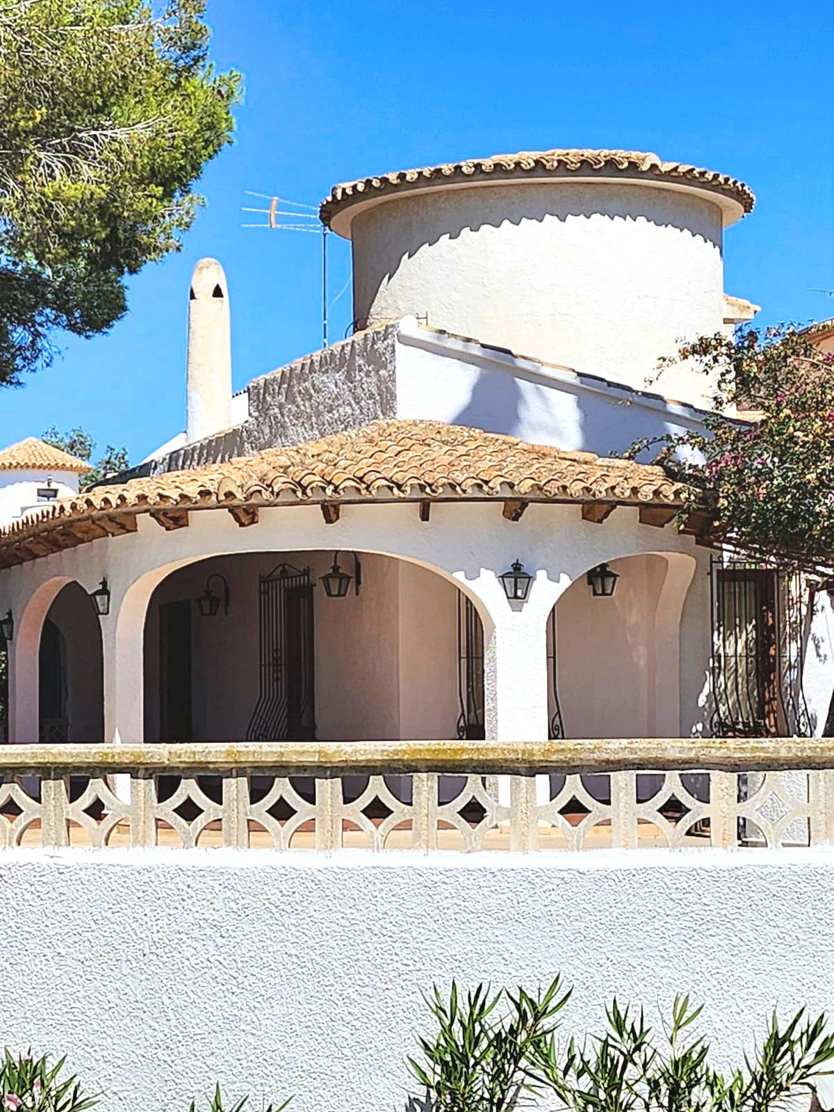 En zona de Los Pinos Si te identificas con el estilo mediterráneo...Esta es tu casa!!