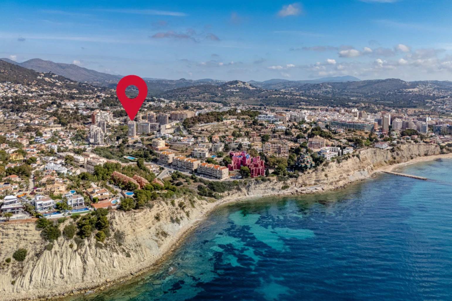 Ático Dúplex de Ensueño en Calpe: Un Balcón Privado al Mediterráneo