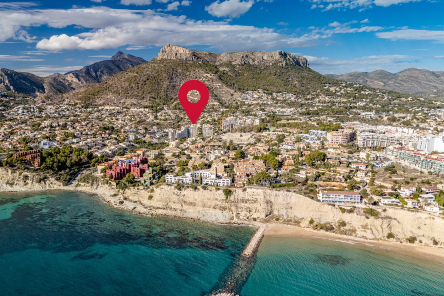 Ático Dúplex de Ensueño en Calpe: Un Balcón Privado al Mediterráneo