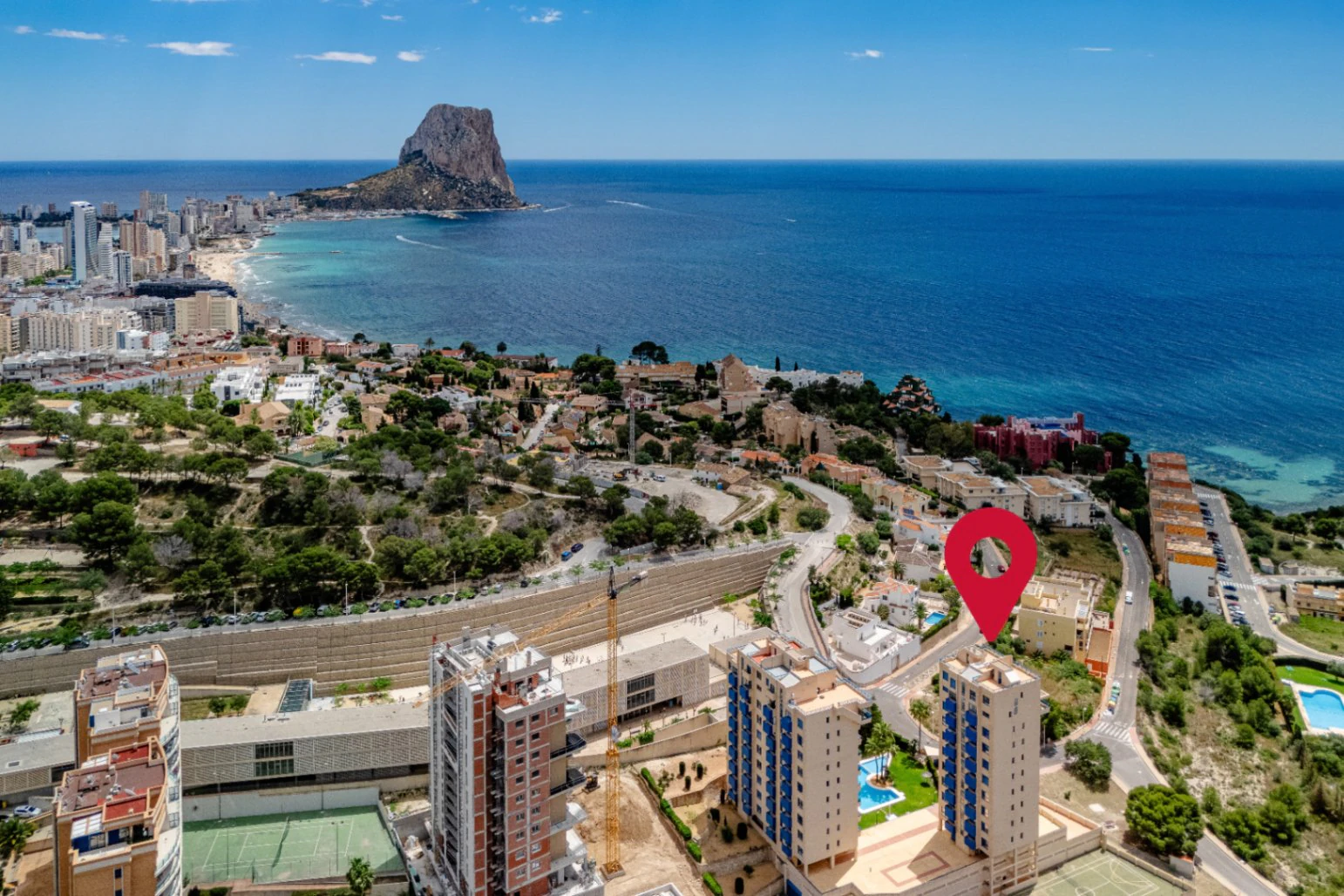 Ático Dúplex de Ensueño en Calpe: Un Balcón Privado al Mediterráneo