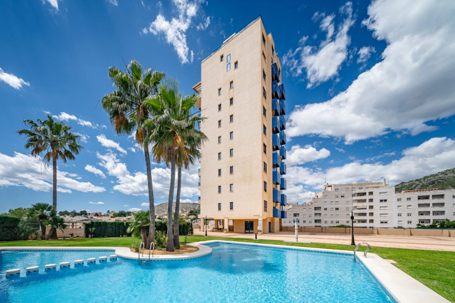 A447 - Ático Dúplex de Ensueño en Calpe: Un Balcón Privado al Mediterráneo