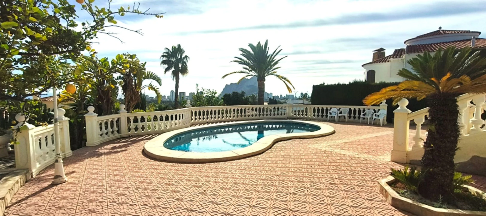 Impresionante villa con piscina y vistas espectaculares al Peñón