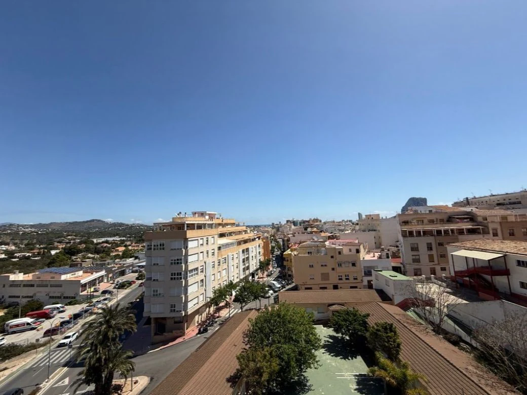 A446 - Espectacular Ático de una Sola Planta con Vistas de 240° en el Corazón de Calpe
