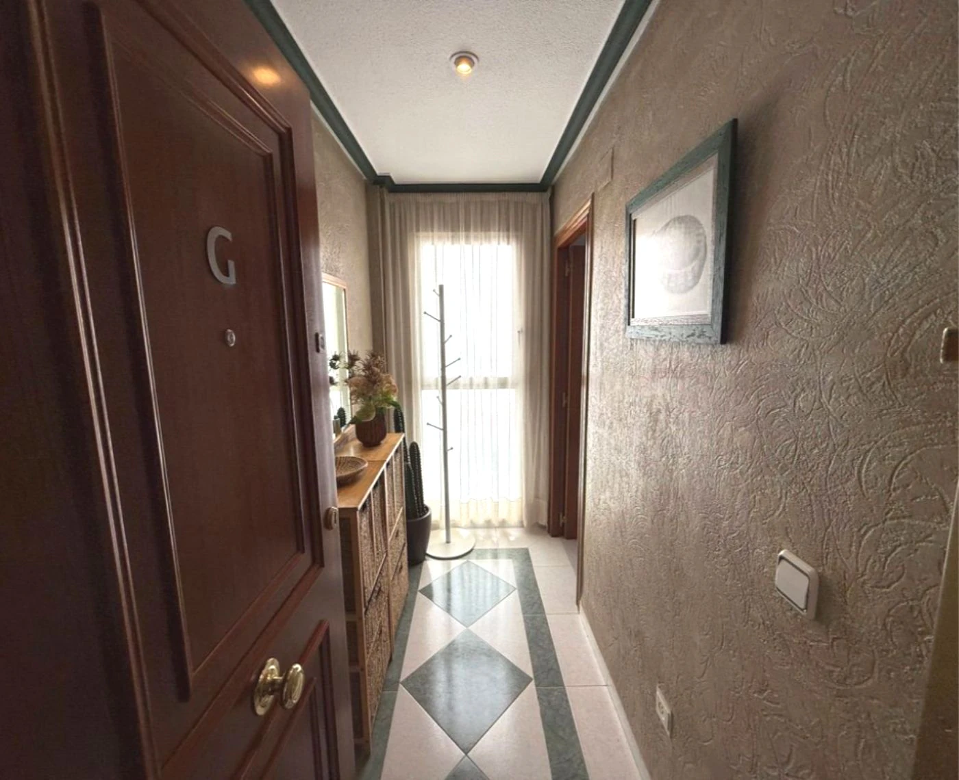 Amplitud y luz en el corazón de Calpe: El hogar perfecto para tu familia