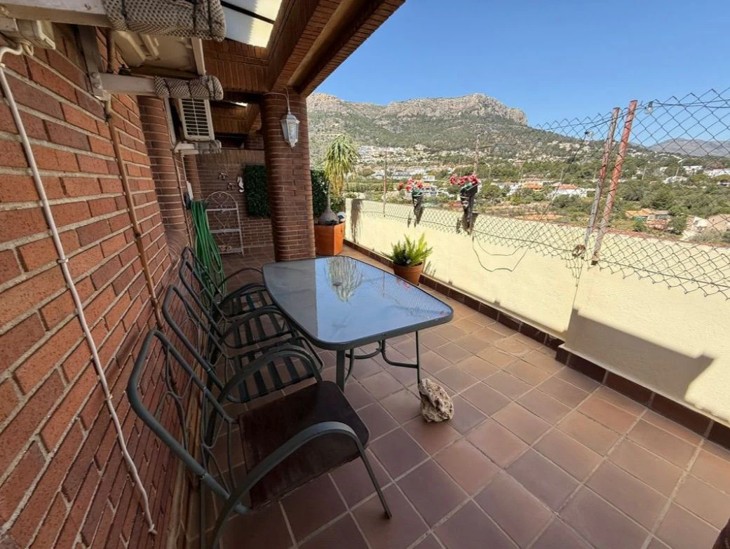 A446 - Espectacular Ático de una Sola Planta con Vistas de 240° en el Corazón de Calpe