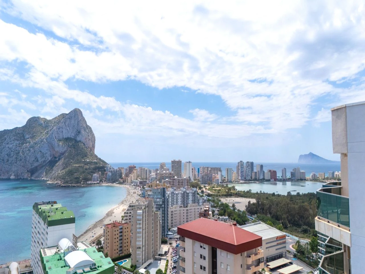 Impresionante Ático en Una Sola Planta con Vistas al Mar de 240° – Una Propiedad Verdaderamente Única en Calpe