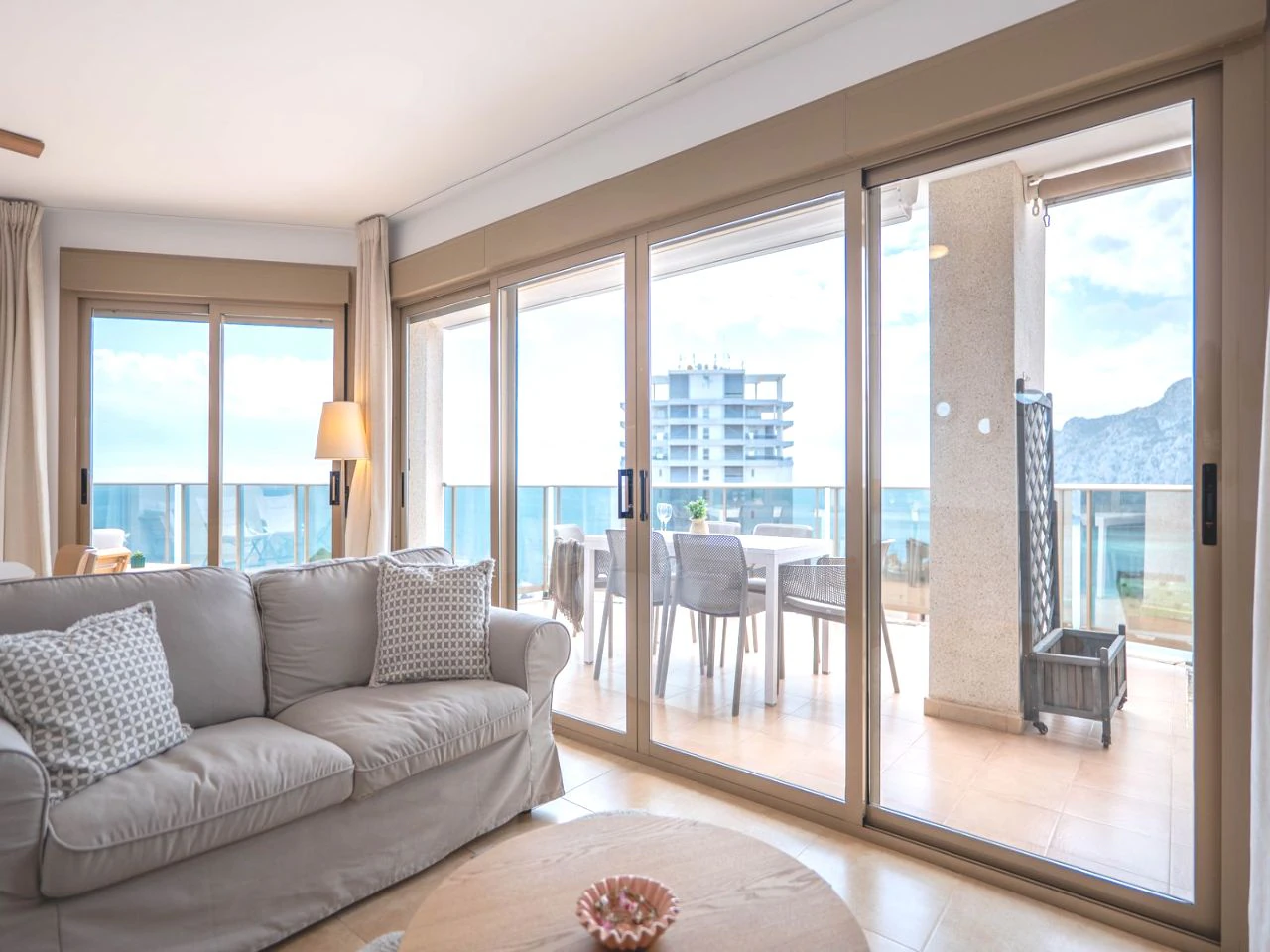 Impresionante Ático en Una Sola Planta con Vistas al Mar de 240° – Una Propiedad Verdaderamente Única en Calpe