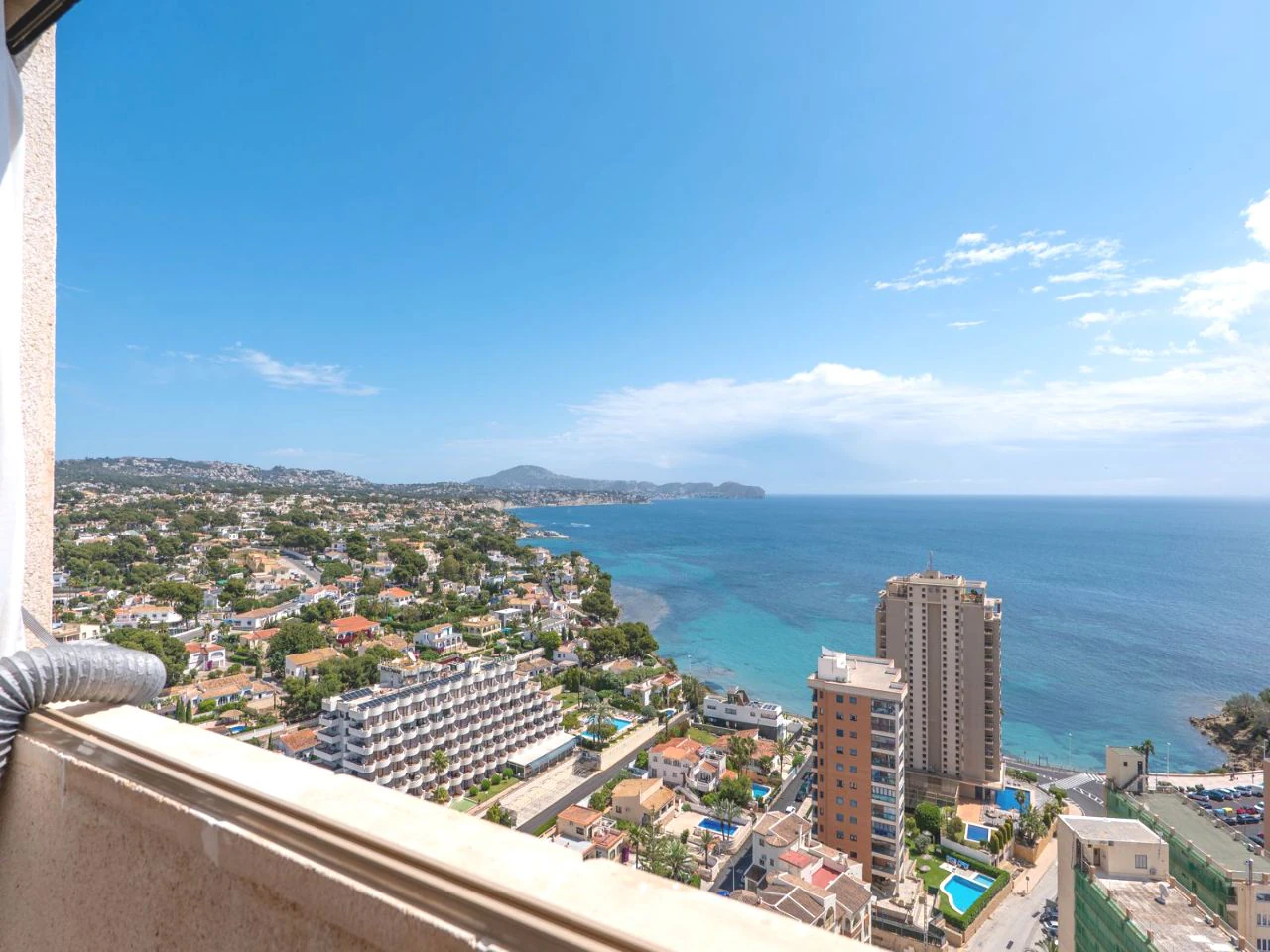 Impresionante Ático en Una Sola Planta con Vistas al Mar de 240° – Una Propiedad Verdaderamente Única en Calpe
