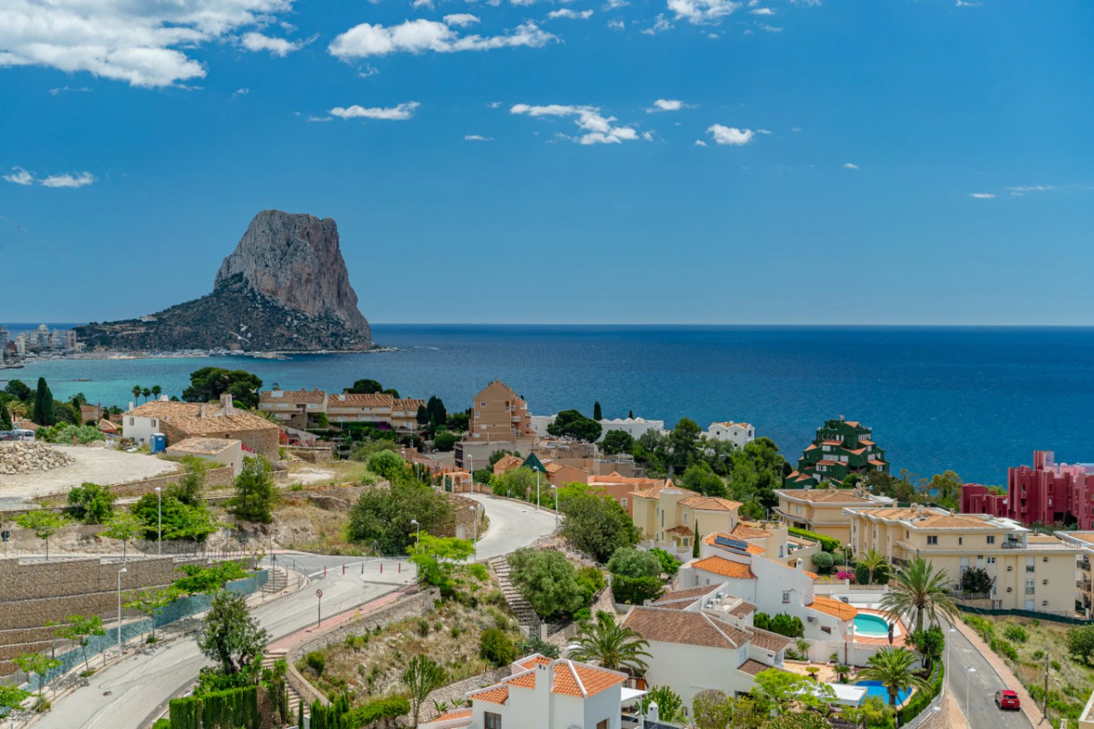 A447 - Ático Dúplex de Ensueño en Calpe: Un Balcón Privado al Mediterráneo