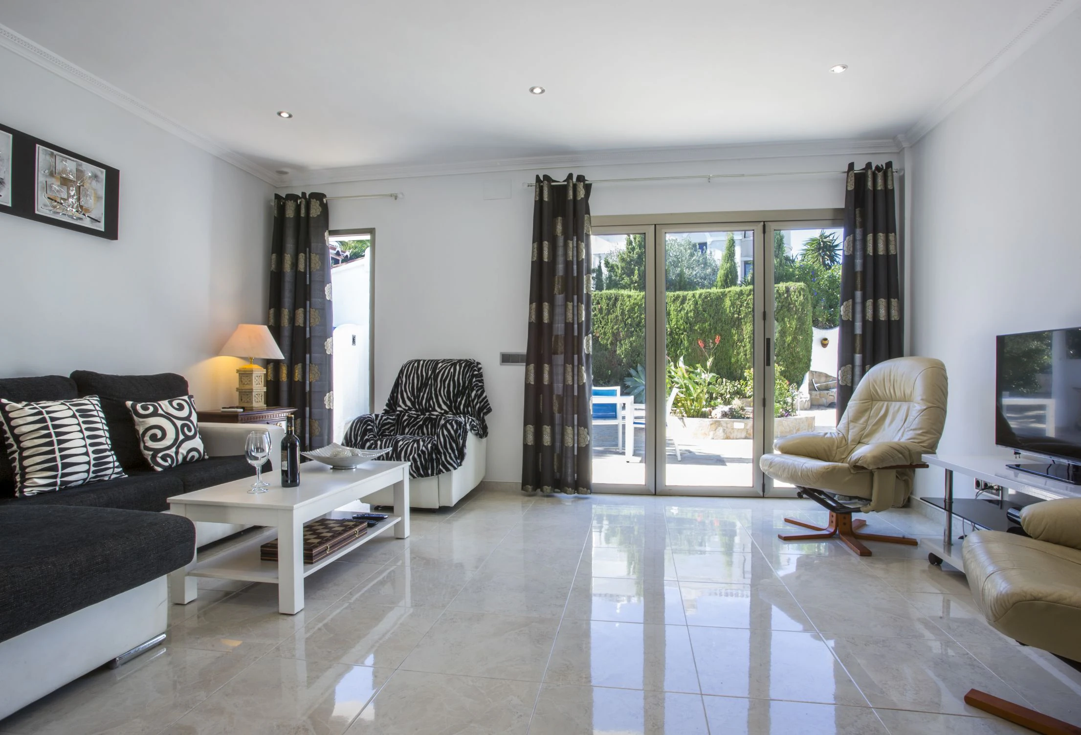 C401C - Villa avec une vue magnifique sur la mer à 100 mètres de la mer.