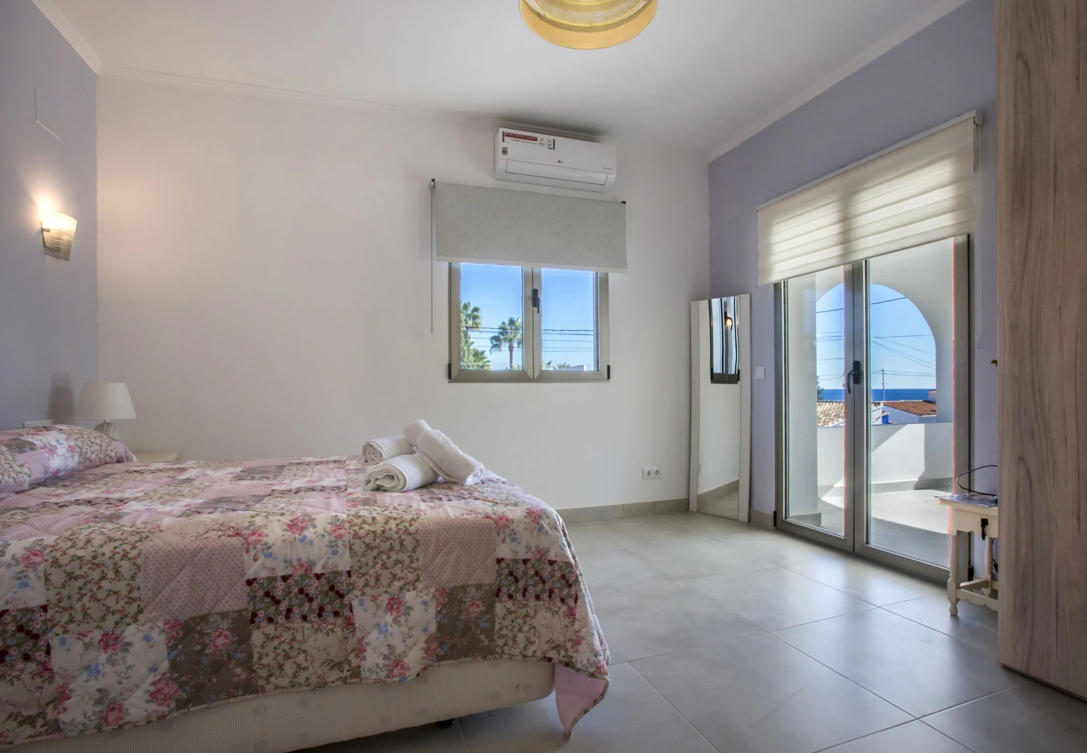C401C - Villa avec une vue magnifique sur la mer à 100 mètres de la mer.