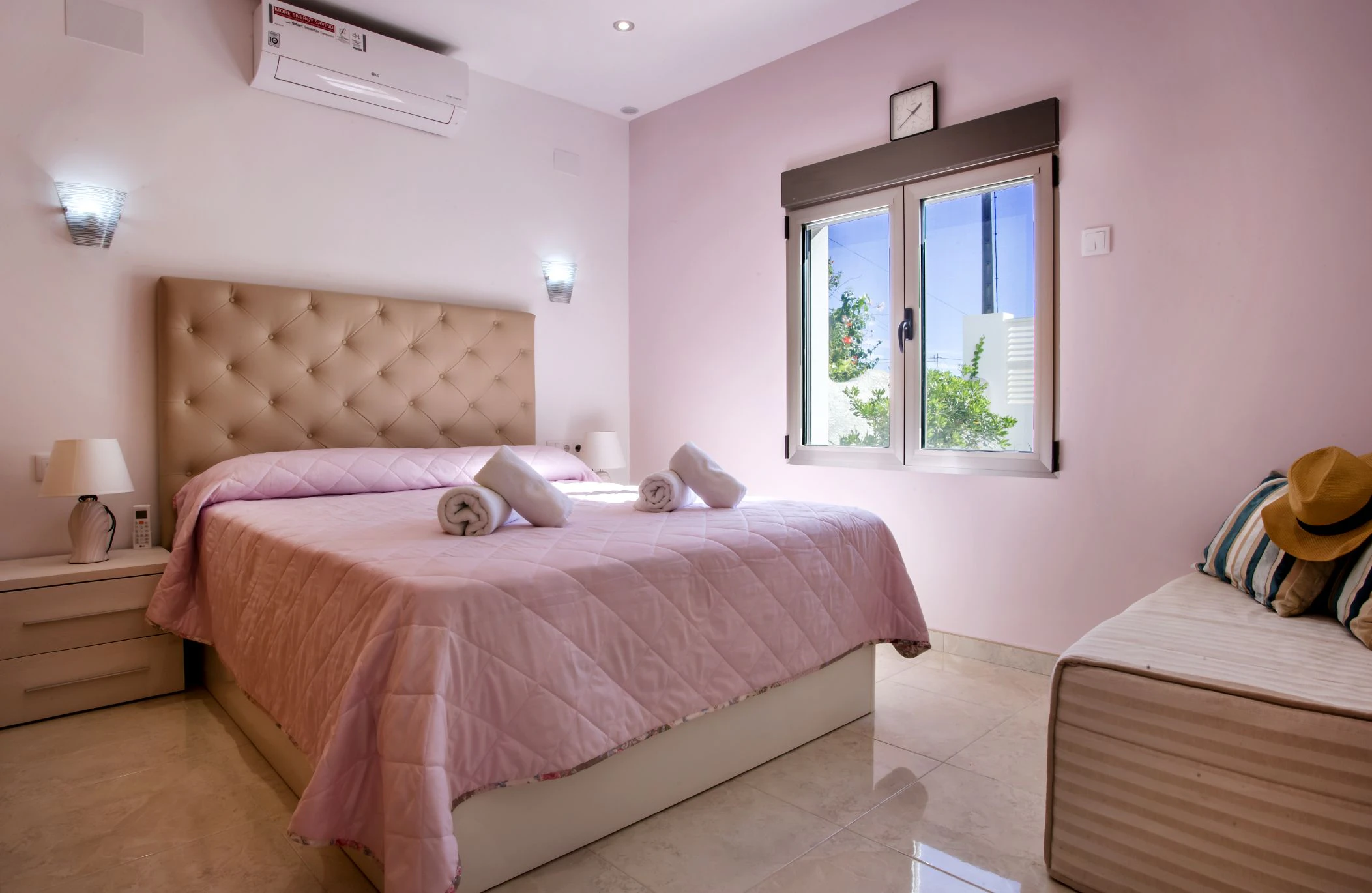 C401C - Villa avec une vue magnifique sur la mer à 100 mètres de la mer.