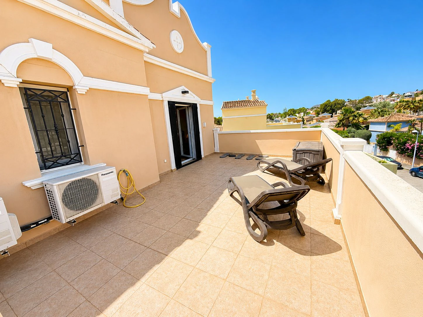 Bungalow con encanto, amplia terraza y piscina comunitaria en una de las mejores zonas de Calpe