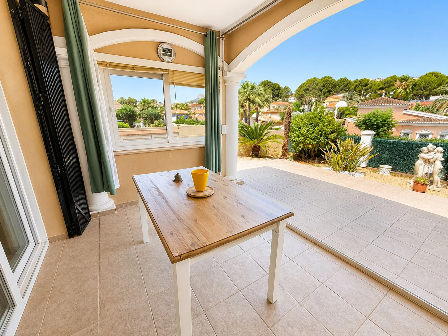 Bungalow con encanto, amplia terraza y piscina comunitaria en una de las mejores zonas de Calpe
