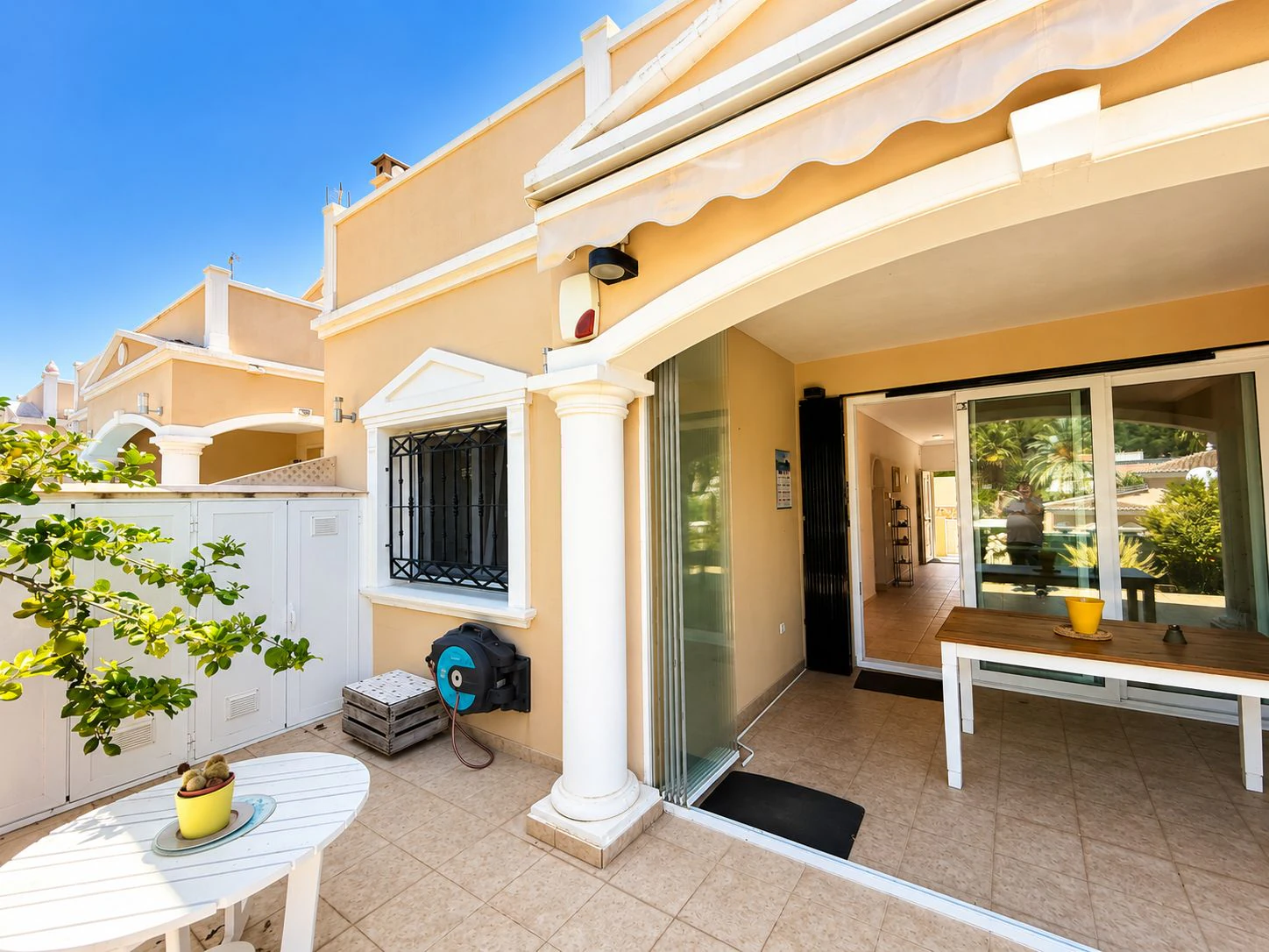 Bungalow con encanto, amplia terraza y piscina comunitaria en una de las mejores zonas de Calpe
