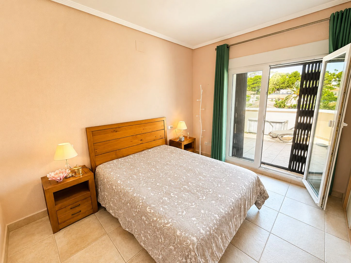 Bungalow con encanto, amplia terraza y piscina comunitaria en una de las mejores zonas de Calpe
