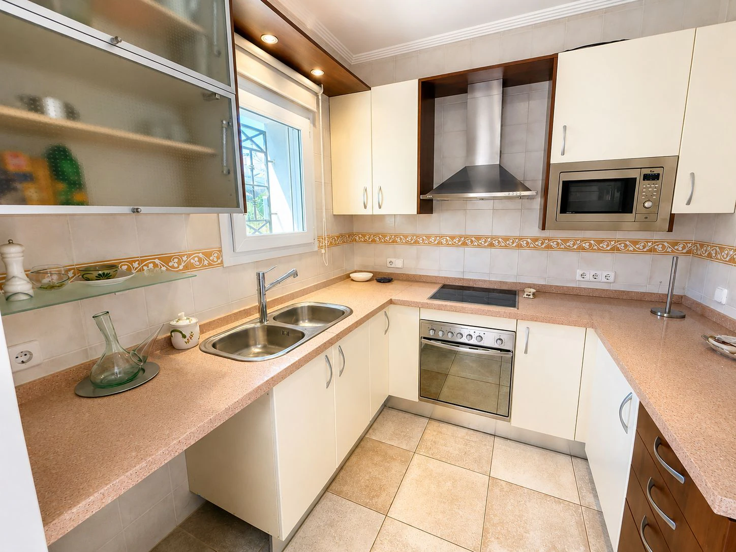 Bungalow con encanto, amplia terraza y piscina comunitaria en una de las mejores zonas de Calpe