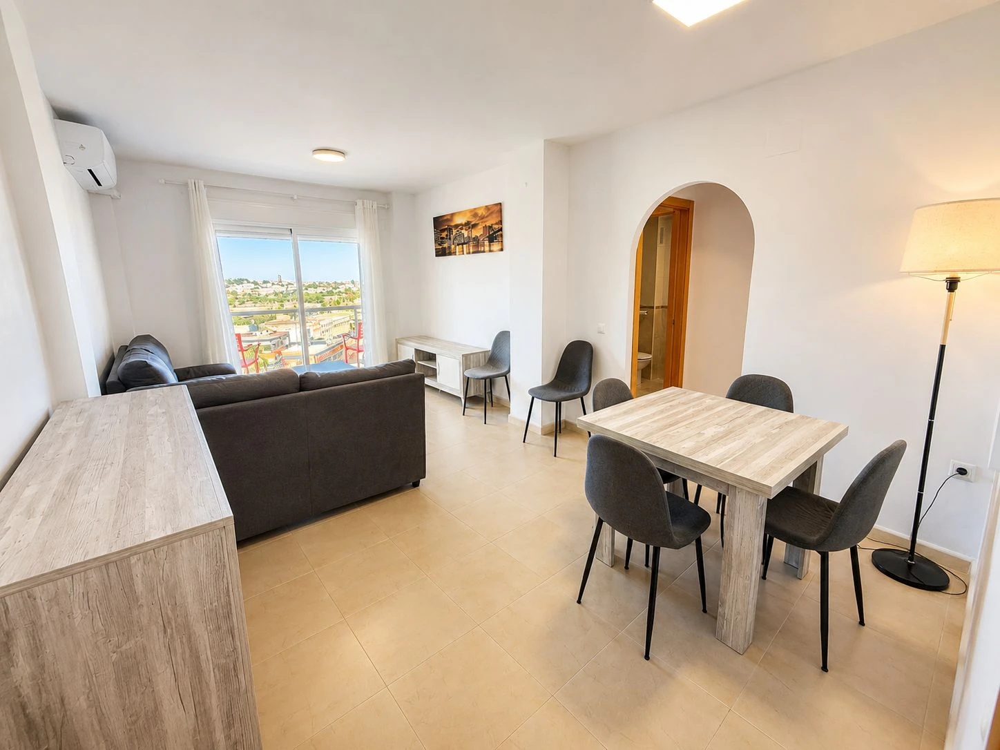 Licht, ruimte en een perfecte locatie in het hart van Calpe: het ideale thuis voor je gezin.