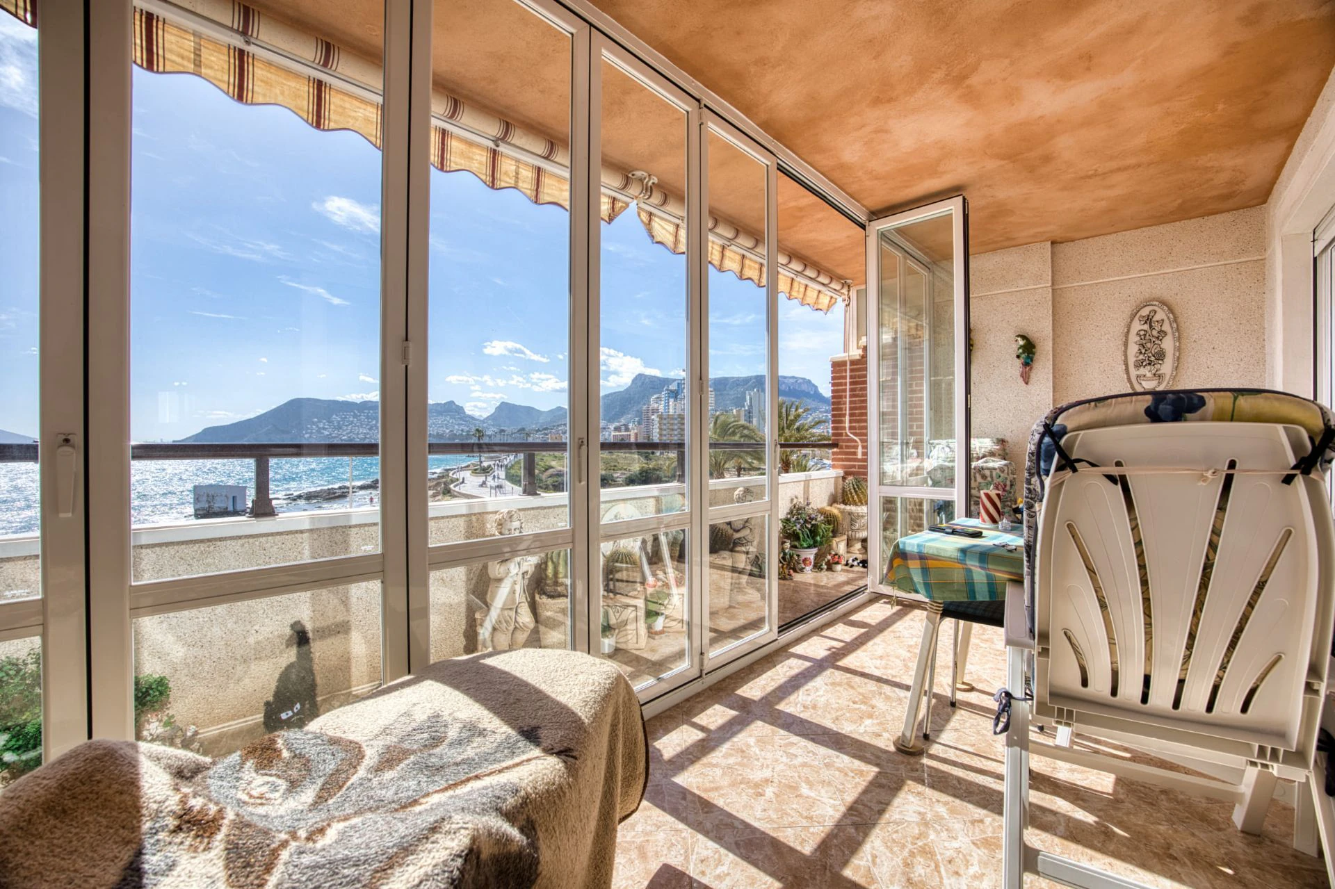 OG1KUDZV3 - ¡Vistas Infinitas al Mediterráneo! En Exclusiva: Apartamento Frontal de Playa en Calpe.