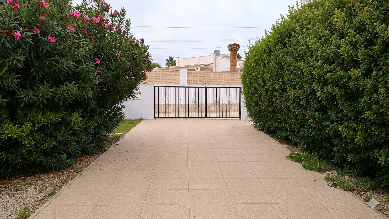 OG1GQHW6M - Oportunidad Única en Calpe: Chalet Independiente con Gran Potencial