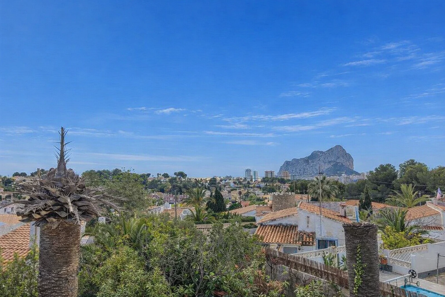 OG1GQHW6M - Oportunidad Única en Calpe: Chalet Independiente con Gran Potencial