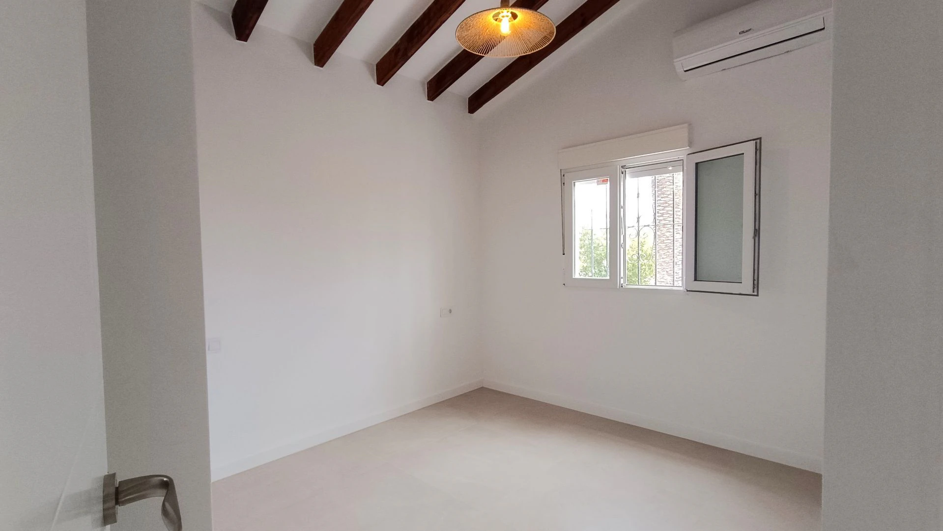 OG1GQHW6M - Oportunidad Única en Calpe: Chalet Independiente con Gran Potencial