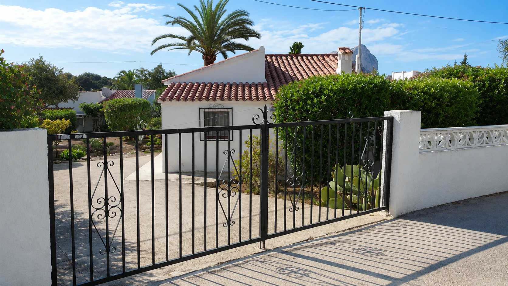 OG1GQHW6M - Oportunidad Única en Calpe: Chalet Independiente con Gran Potencial