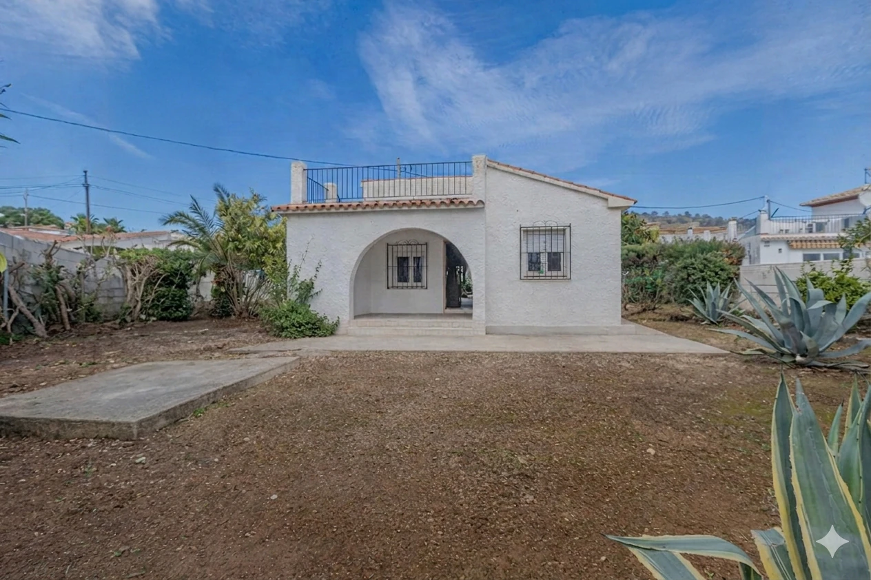 OG1GQHW6M - Oportunidad Única en Calpe: Chalet Independiente con Gran Potencial