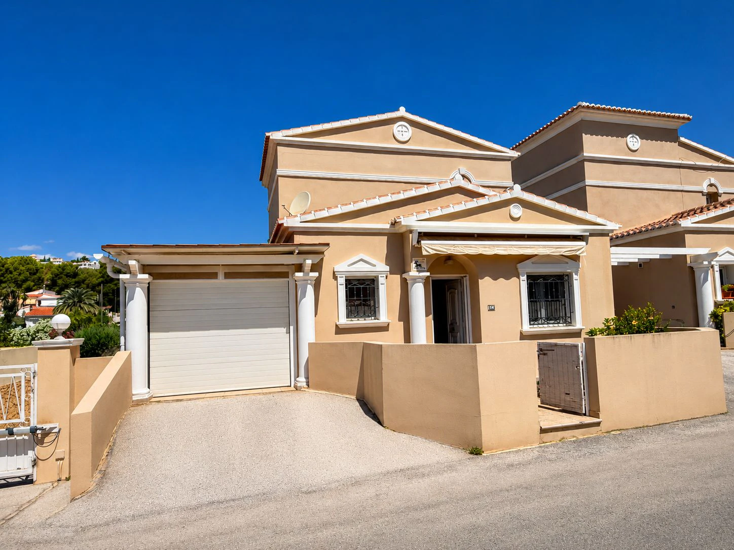 Bungalow con encanto, amplia terraza y piscina comunitaria en una de las mejores zonas de Calpe