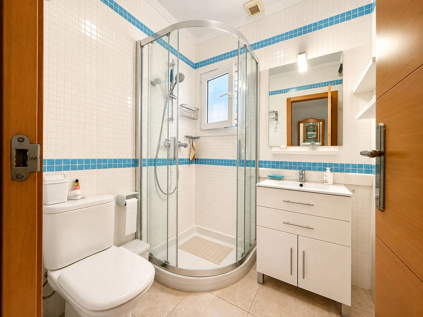 Bungalow con encanto, amplia terraza y piscina comunitaria en una de las mejores zonas de Calpe