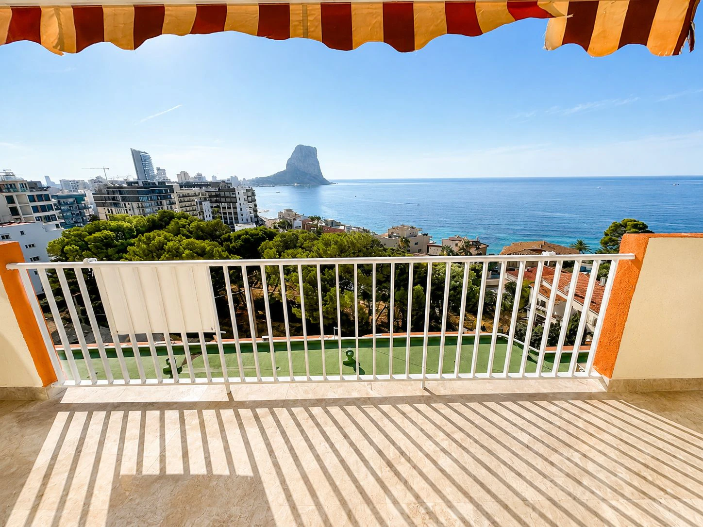 Vive en Calpe: apartamento con terraza y piscina cerca del mar