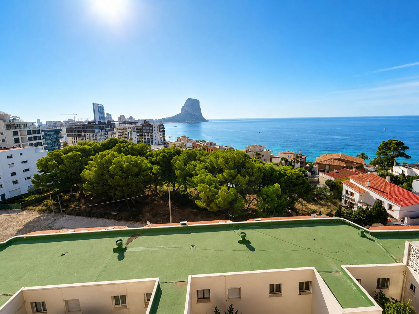 Vive en Calpe: apartamento con terraza y piscina cerca del mar
