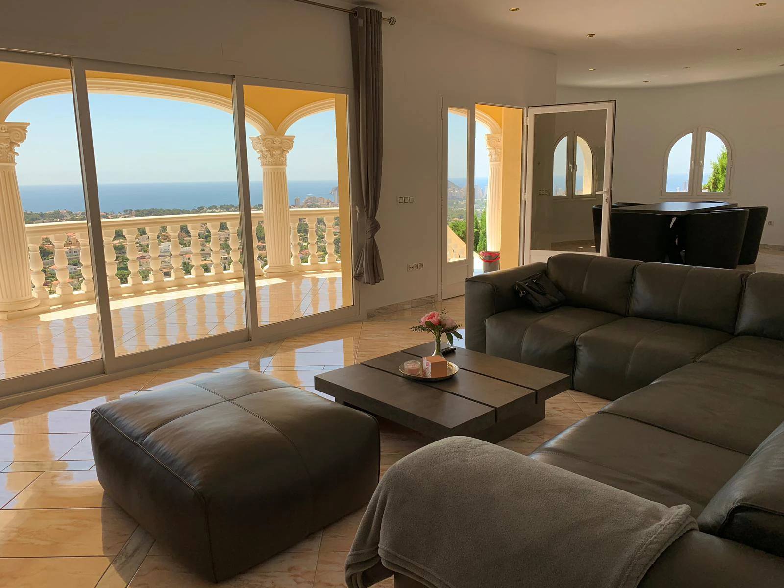 Villa de lujo con vistas panorámicas al mar