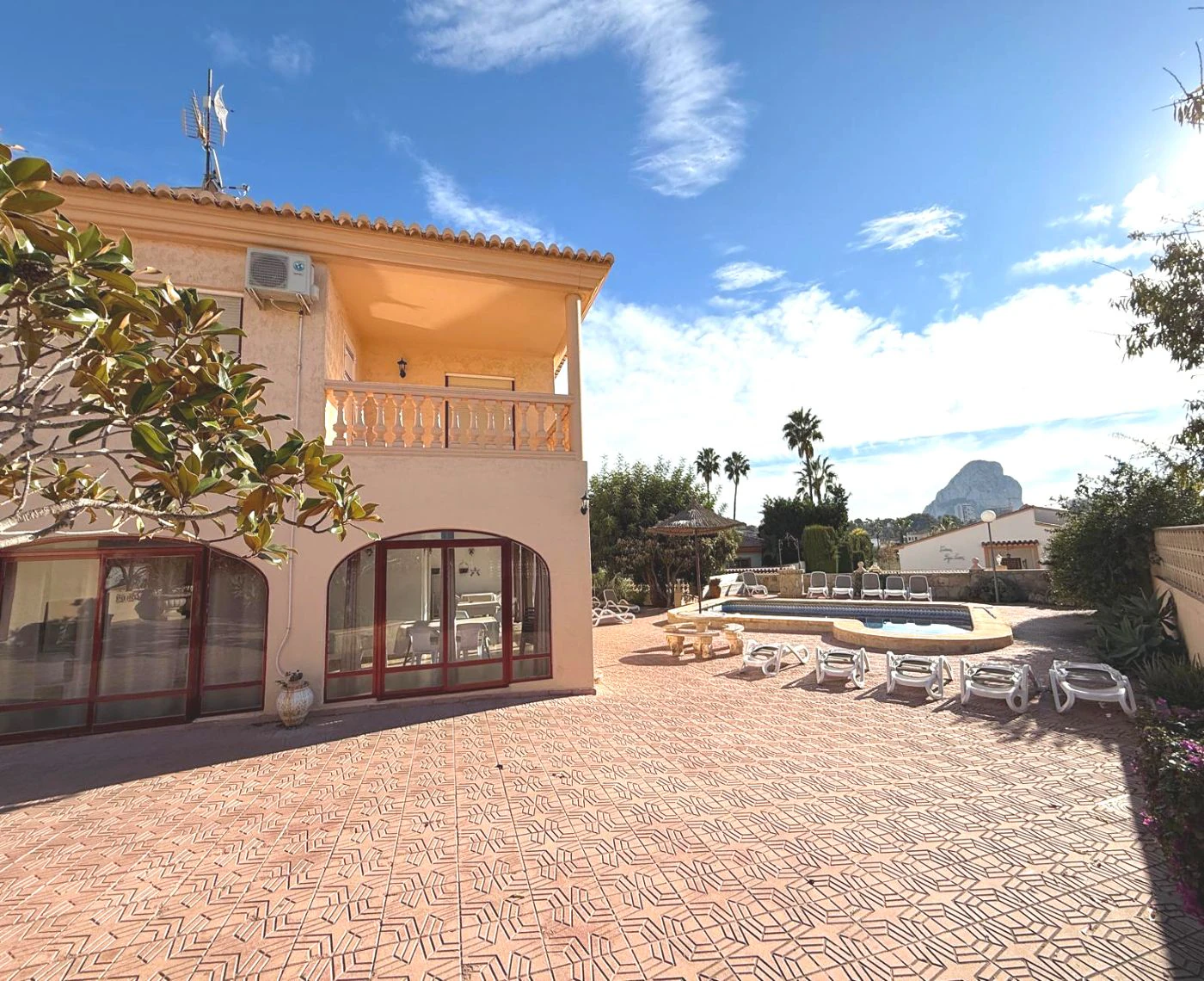 Magnífica villa con piscina y 11 habitaciones en una de las mejores zonas de Calpe