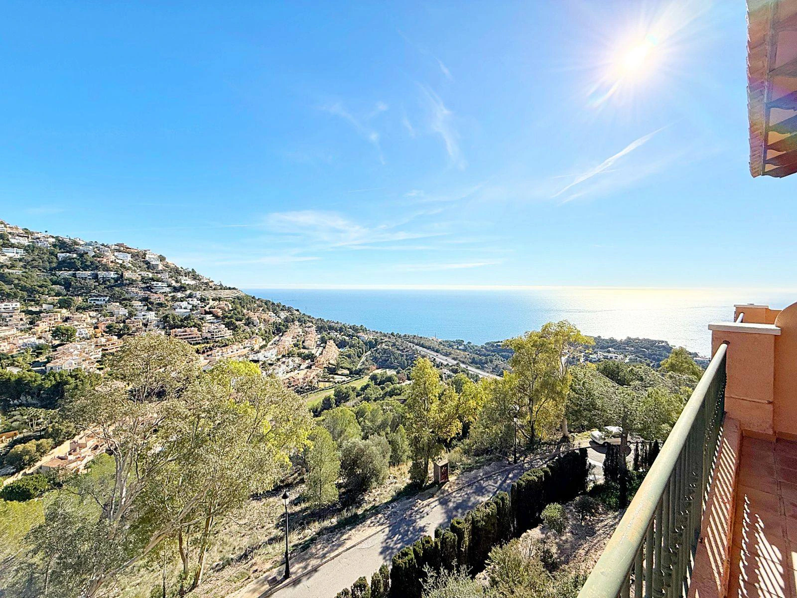 AB433c - Bungalow en venta en Altea Hills – Exclusiva zona con vistas al mar