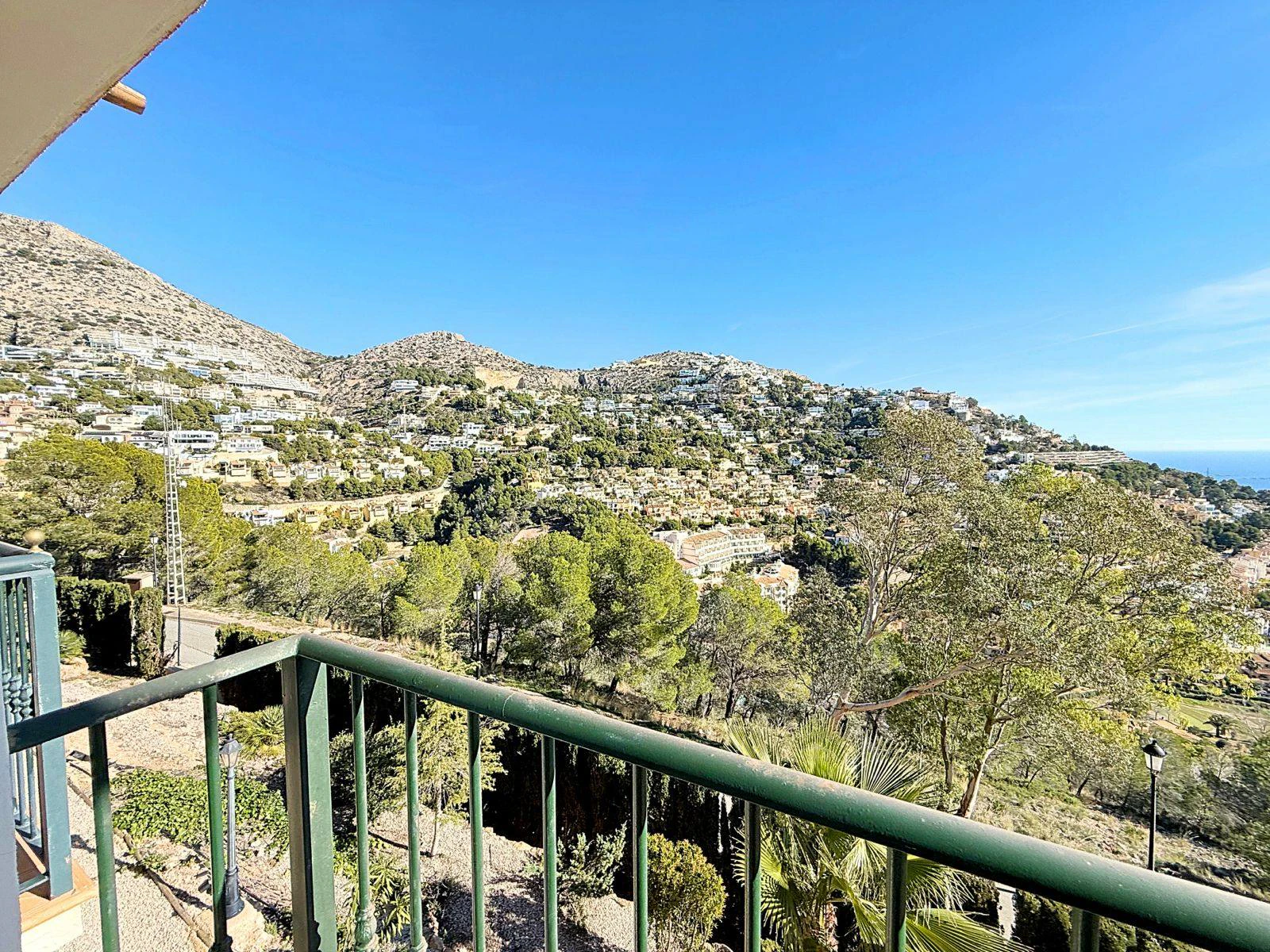 AB433c - Bungalow en venta en Altea Hills – Exclusiva zona con vistas al mar