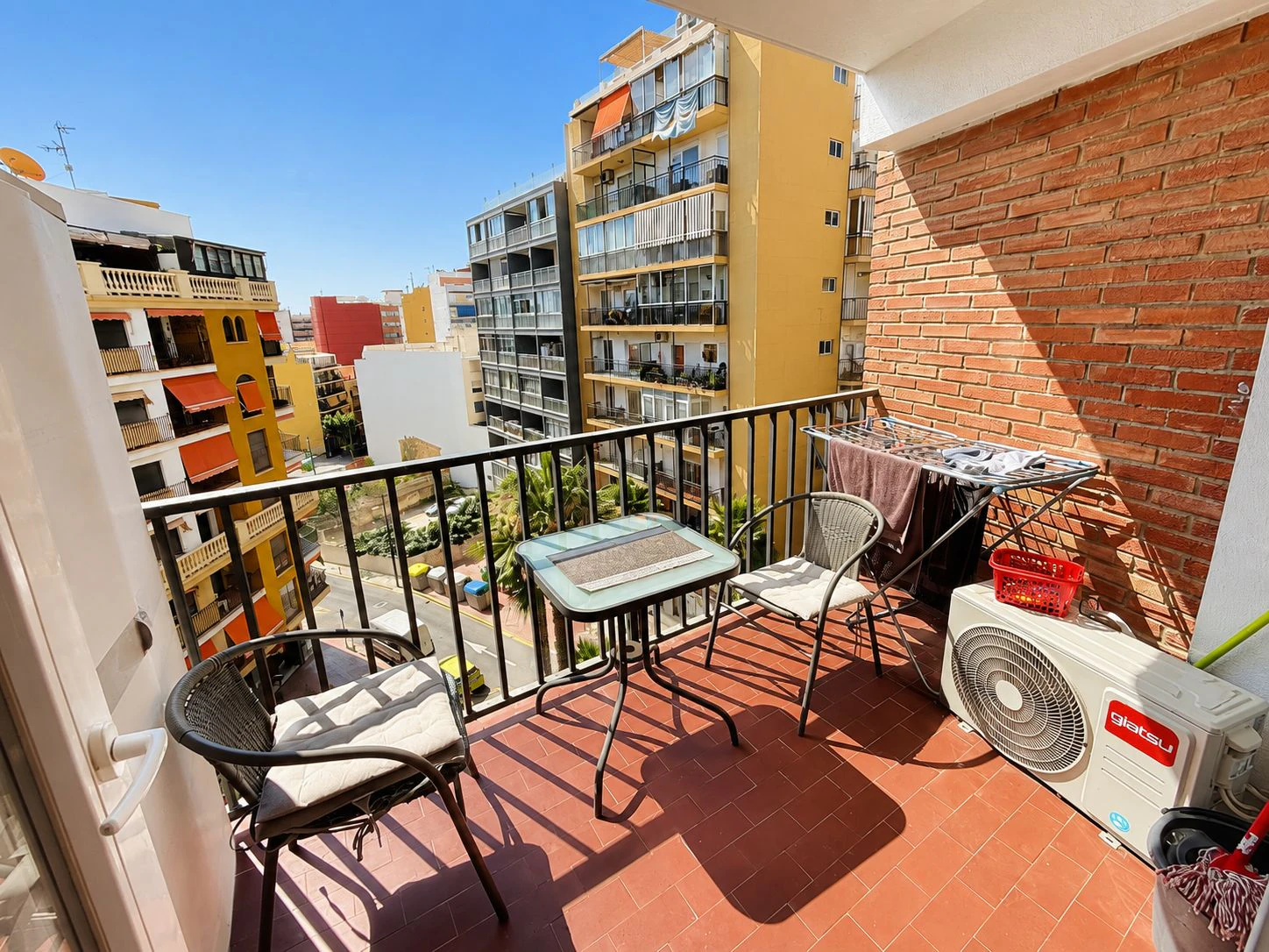 Vive en el corazón de Calpe: apartamento de 2 dormitorios con terraza y todos los servicios a un paso