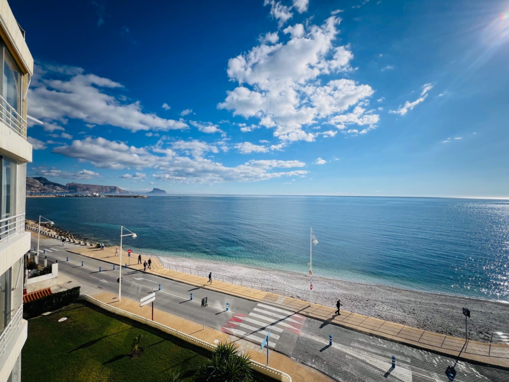 Apartment with spectacular panoramic sea views in Altea