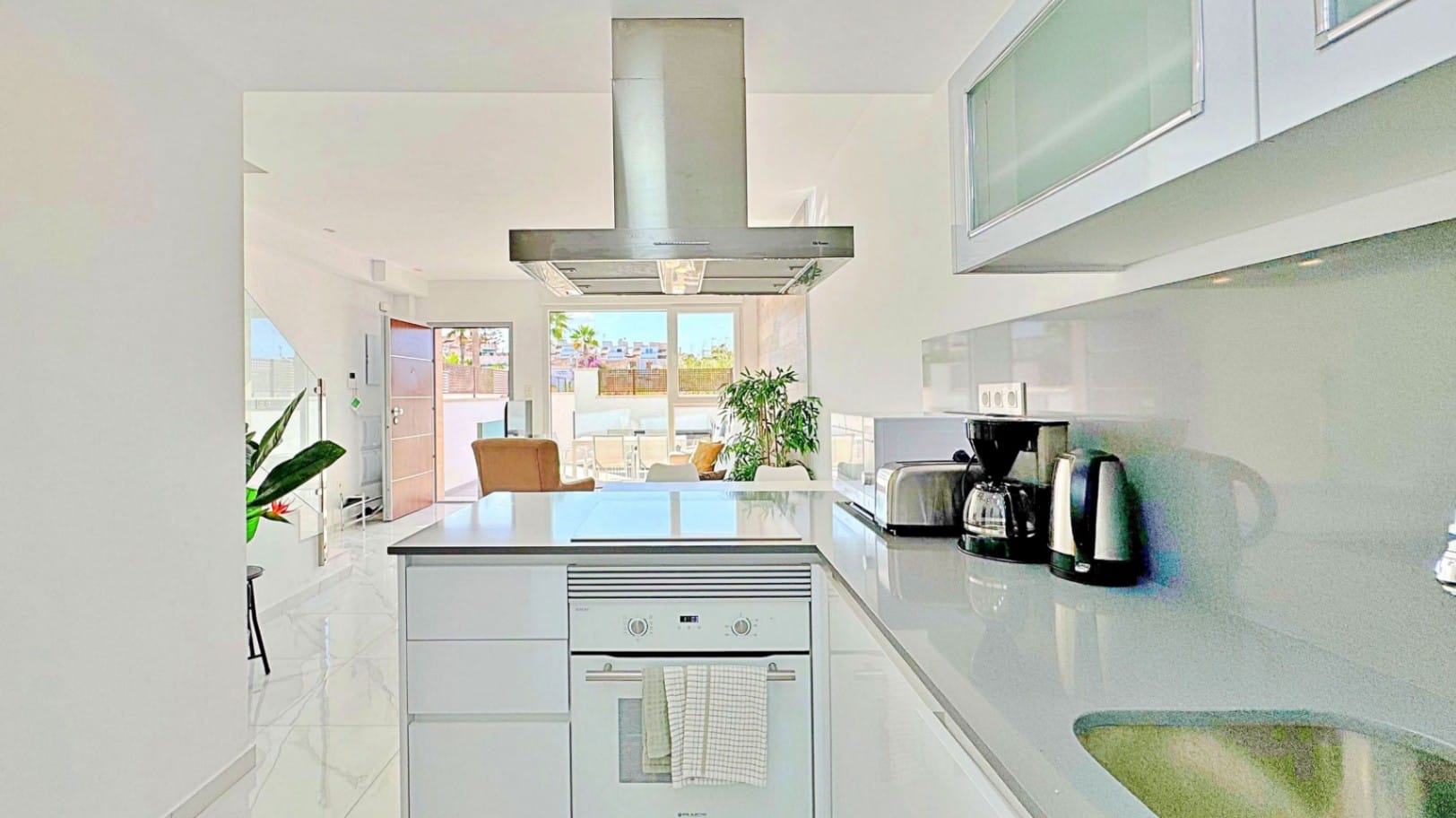 Townhouse in Torrevieja with 3 bedrooms and 3 bathrooms.